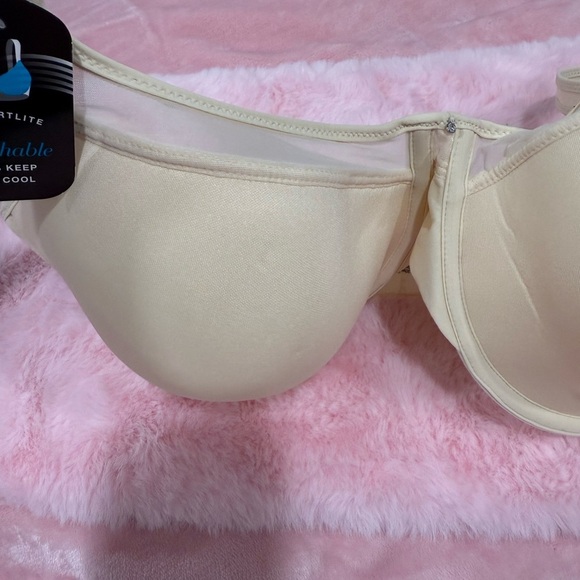 BALI
One Smooth U Illusion Neckline Bra 
IN Size 40DD - Picture 13 of 15